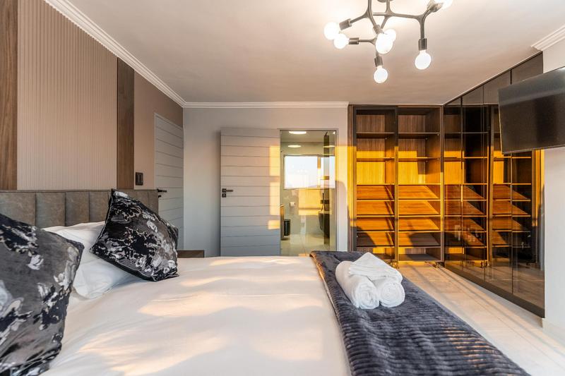 4 Bedroom Property for Sale in Bloubergstrand Western Cape